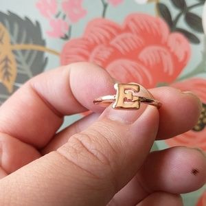 Nwot rose gold letter E ring stackable